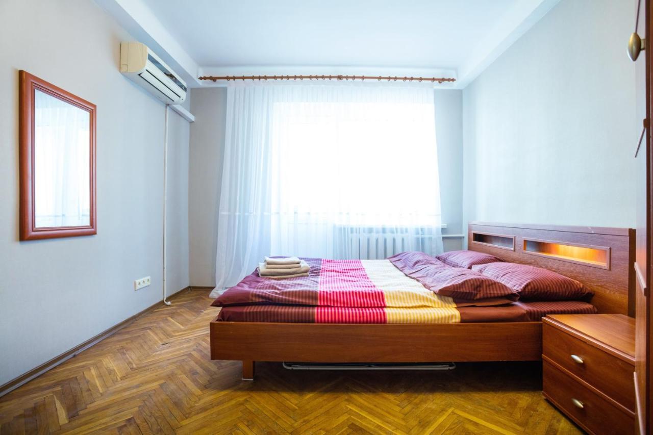 Apartment Near Metro Pecherskaya Kiev Dış mekan fotoğraf